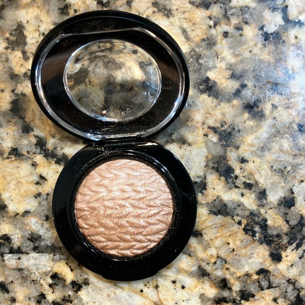 MAC cosmetics natural vigor eyeshadow